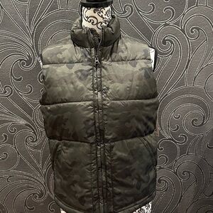 New With Tag - Old Navy, full zip camo puffer vest, children size L (10-12)
